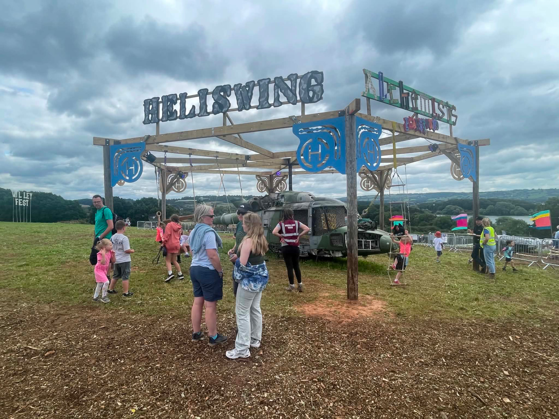 Families and children playing on the HELISWING installation